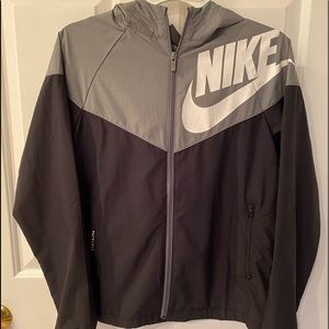 Boys L Nike Windrunner jacket